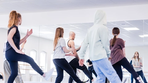 Jumge Menschen beim Streetdance